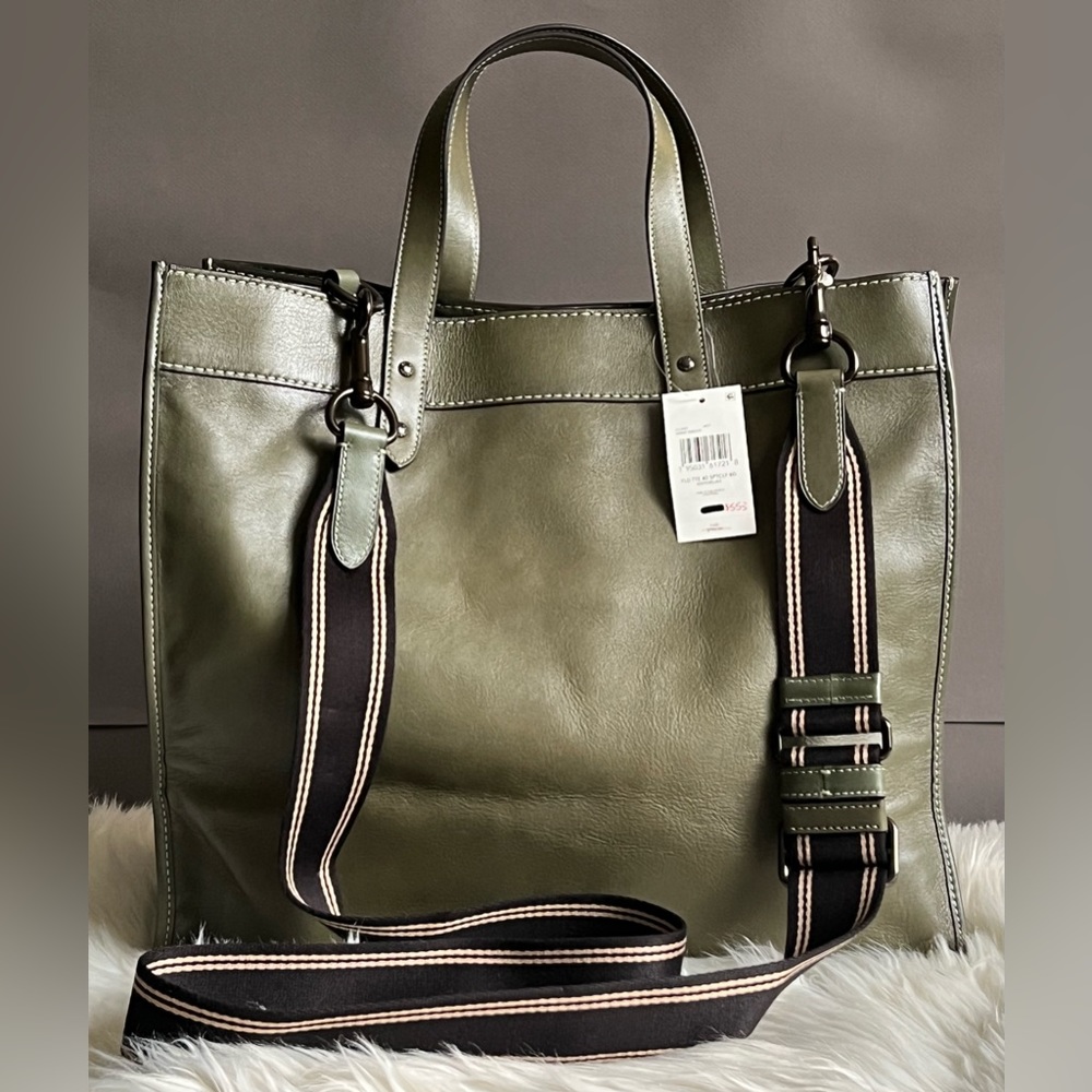CC097 - Coach Field Tote 40 with Coach Badge - Picture 7 of 13